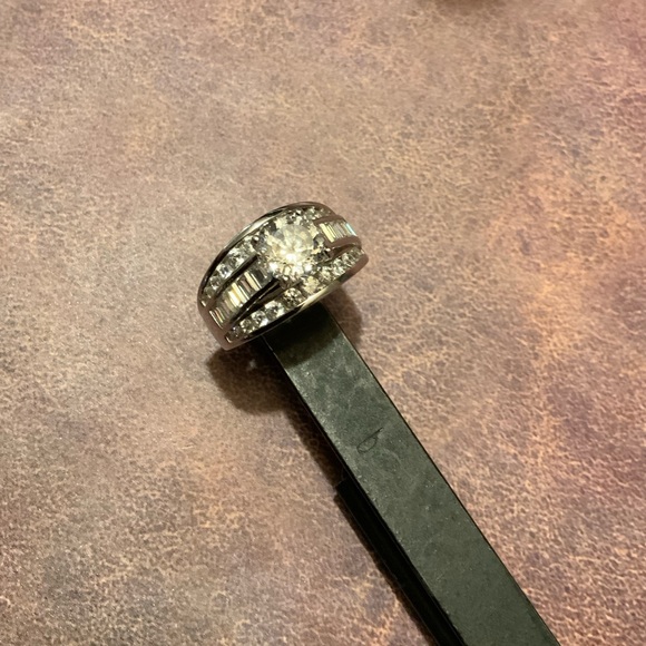 NWOT Solitaire Engagement Ring w/ CZs Sz 6.75 - JTV - Sterling Silver - Picture 7 of 11